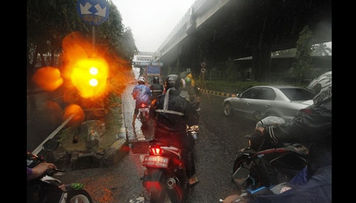 Ganti Oli Setelah Motor Terendam Banjir, Perlu atau Tidak?