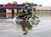 Jangan Asal Melaju, Ketahui Batas Aman Motor Matic Melewati Banjir