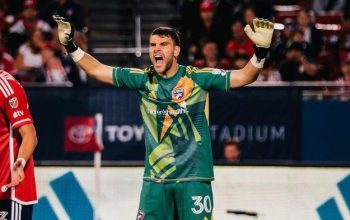 Maarten Paes Gagal Debut di Ajax Lawan AZ, Terhalang Izin Kerja