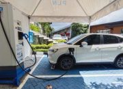 PLN Bangun Jalan Listrik, Pusat Pengisian Tiap 300 Km Tampung 20 Kendaraan