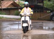 5 Hal yang Harus Dihindari Pengendara Saat Berkendara Di Hujan